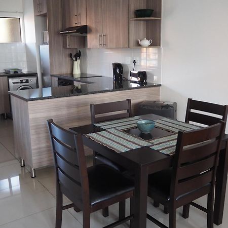 Or Tambo Self Catering Apartments, The Willows Boksburg Exterior foto