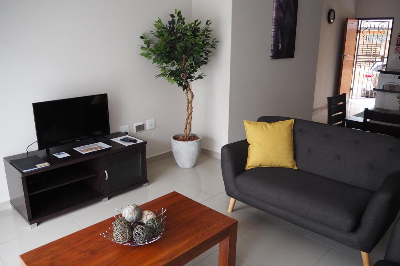 Or Tambo Self Catering Apartments, The Willows Boksburg Exterior foto
