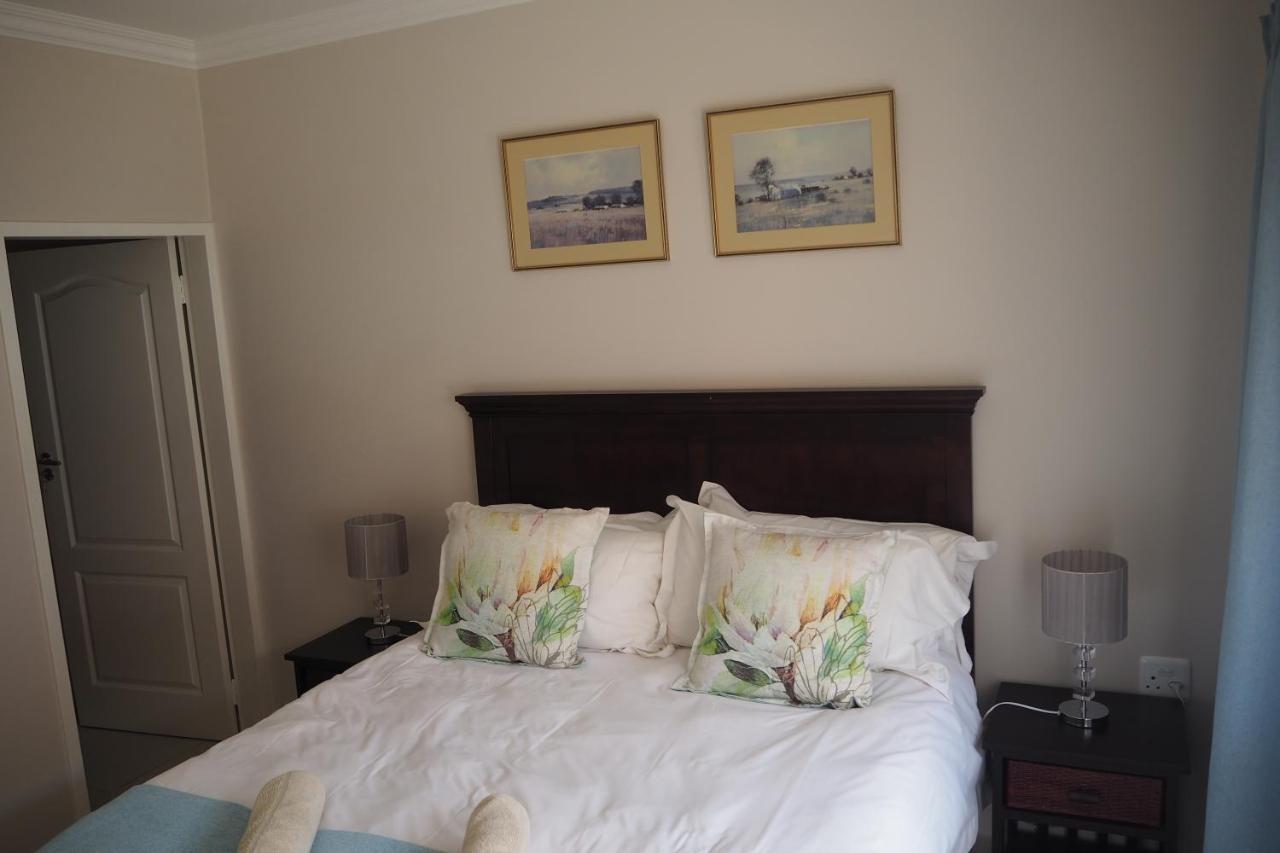 Or Tambo Self Catering Apartments, The Willows Boksburg Exterior foto