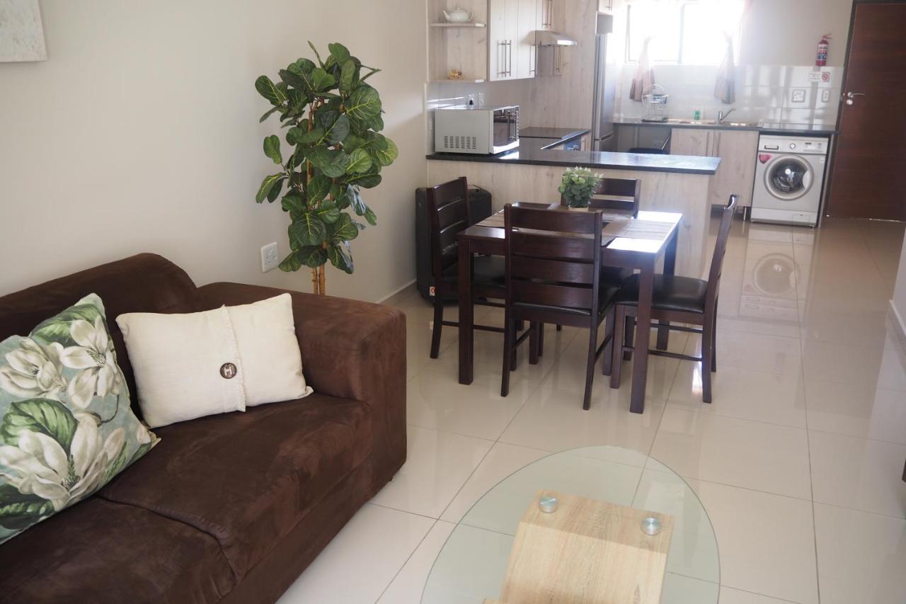 Or Tambo Self Catering Apartments, The Willows Boksburg Exterior foto